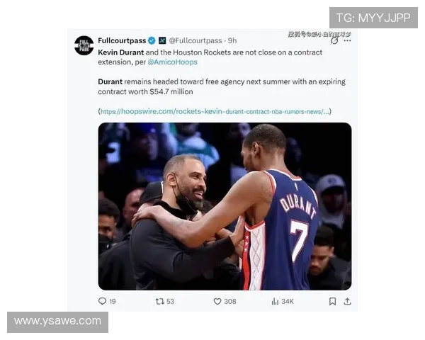 杜兰特身穿火箭训练短裤与球迷亲密合影 激动时刻引发关注
